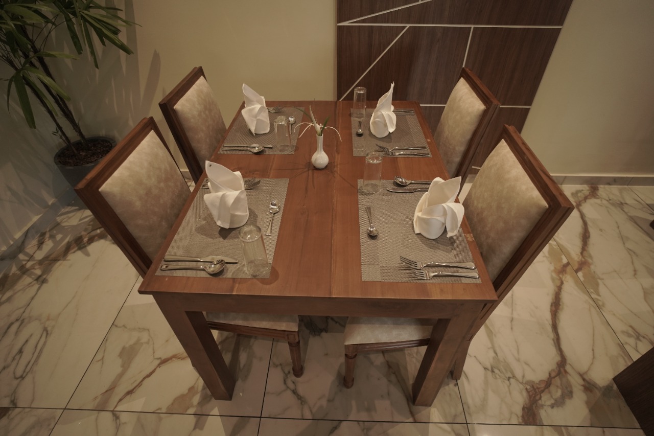 images/dining_04.jpg